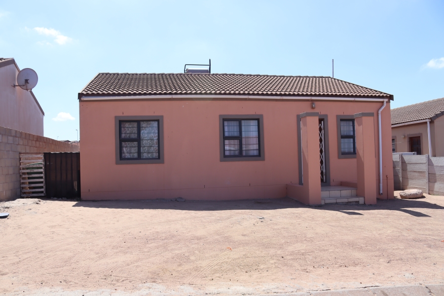 3 Bedroom Property for Sale in Louwville Western Cape
